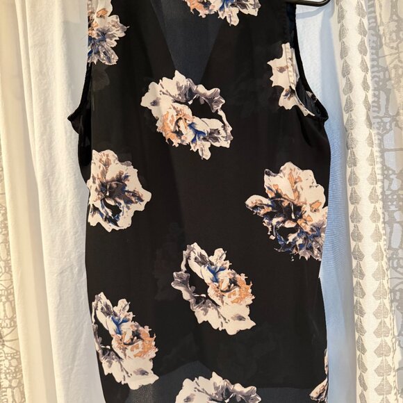 Vince Camuto Black Floral Sleeveless Blouse - Picture 4 of 8